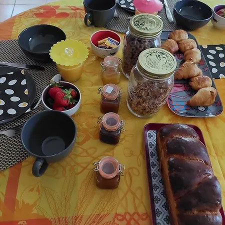 Maison Jaune Homestay