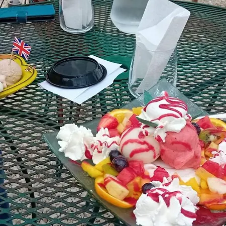 Maison Jaune Séjour chez l'habitant Villemus